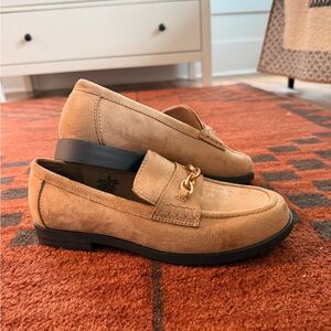 Old Navy Tan Loafers with Gold Chain
